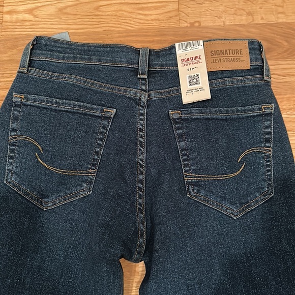 Signature by Levi Strauss NWT mid rise boyfriend jeans - Picture 8 of 8